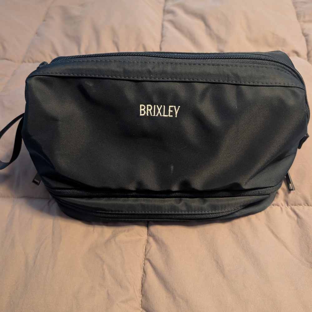 Navy Blue Brixley Toiletry Bag